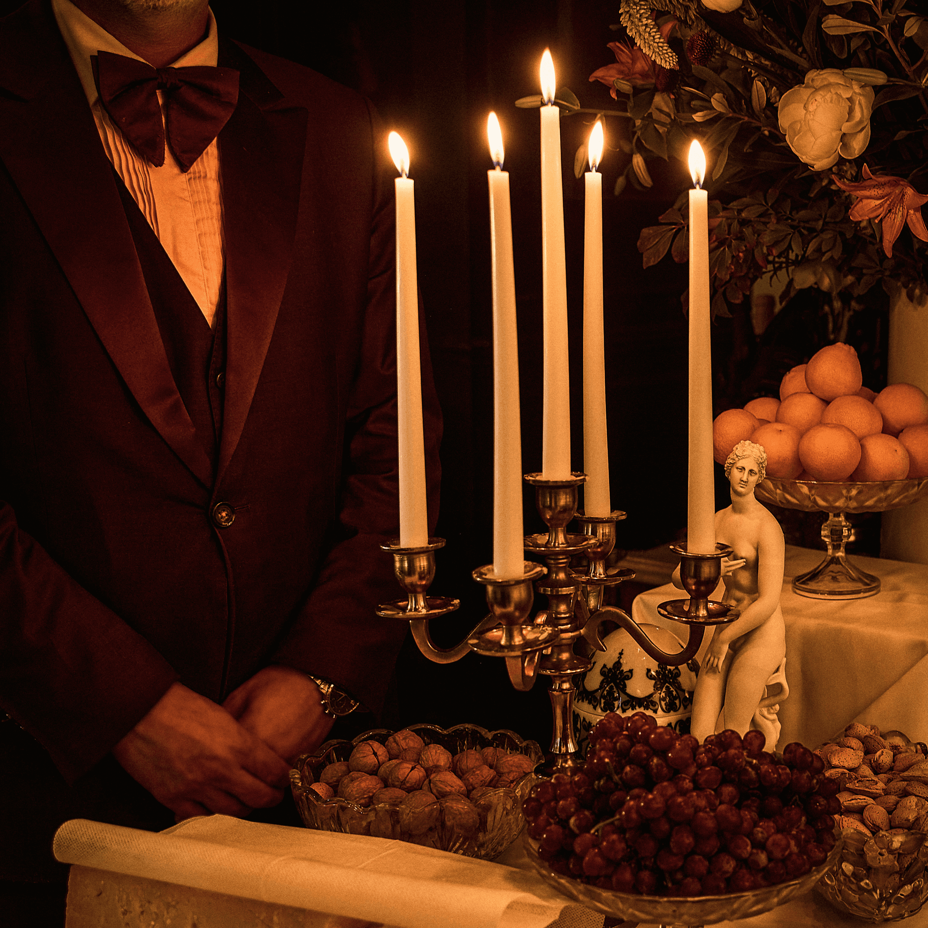 Carbone Gifting Table